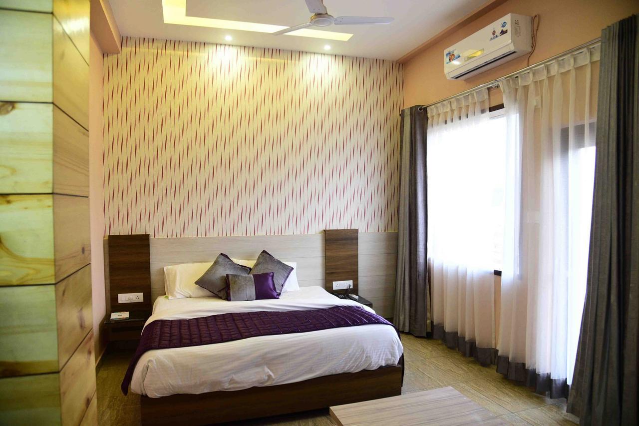 Fabhotel Kangra Roadway Inn Tanda Екстериор снимка
