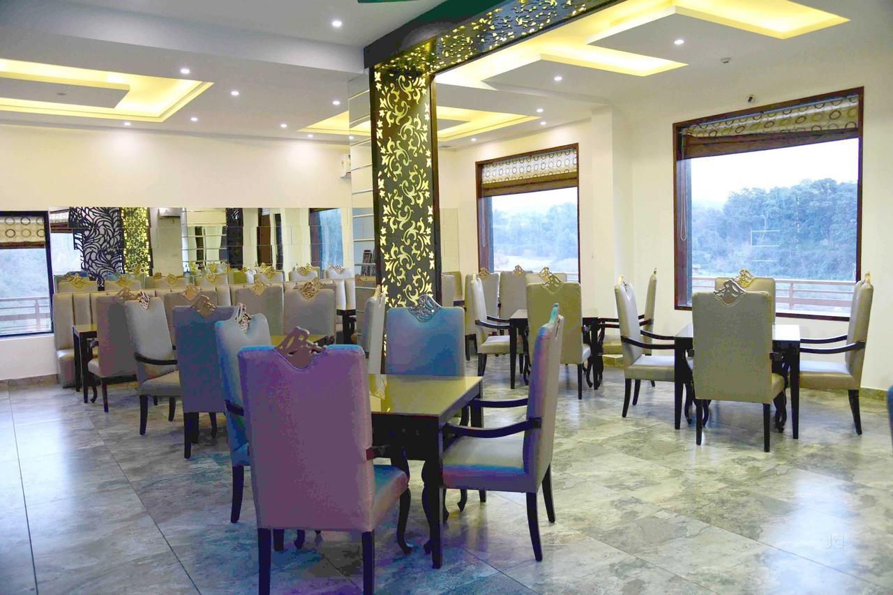 Fabhotel Kangra Roadway Inn Tanda Екстериор снимка